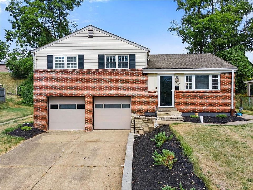 1st image of 221 College Park Dr