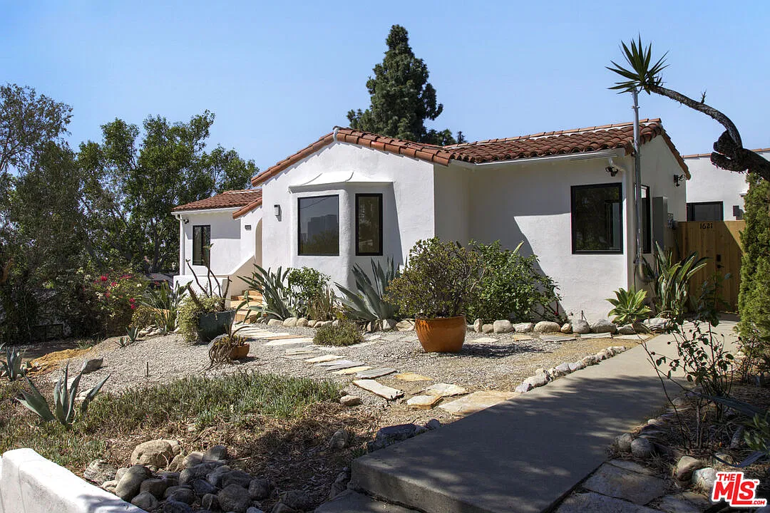2 bed, 1.5 bath, 1345 sqft, $6,500 — Photo 2