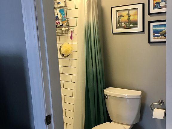 4th image of 95 1/2 Nightingale Ave #1