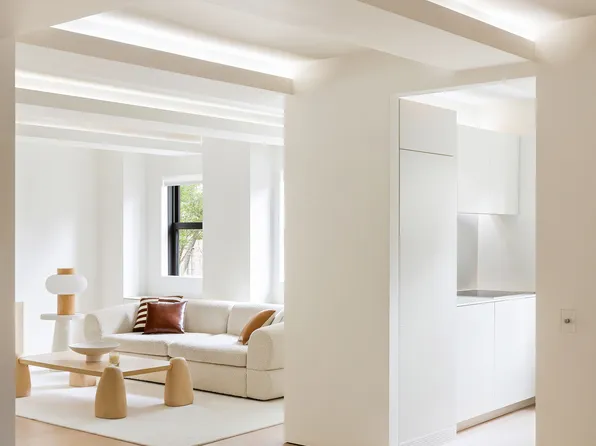 235 East 49th Street 6E image 3 of 10