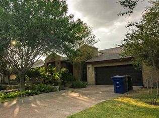 114 Canterbury Ln, Laredo, TX 78041