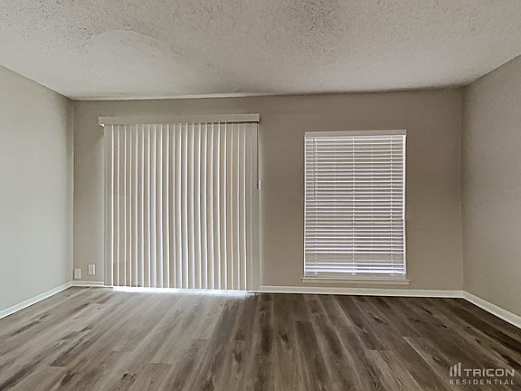 3rd image of 7526 Lago Frio