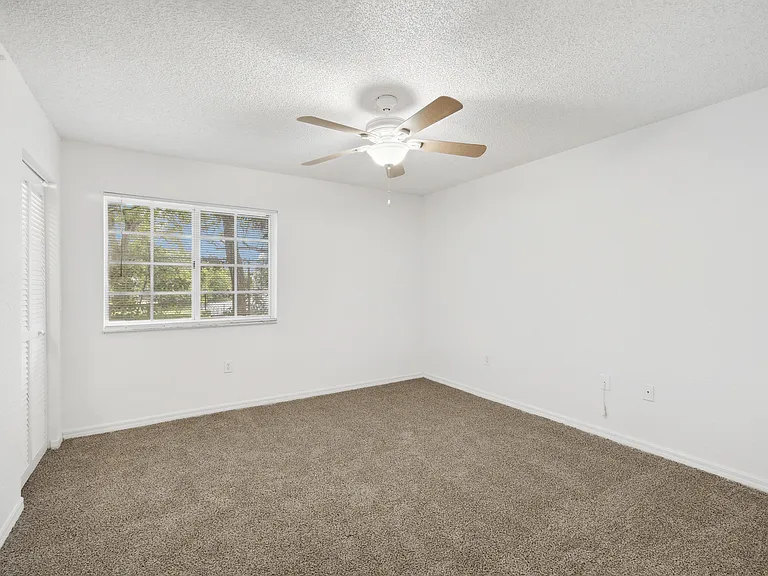 Venice Cove Apartments — Photo 18