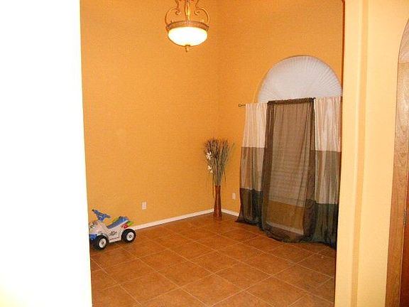 4th image of 1502 Granada Cir