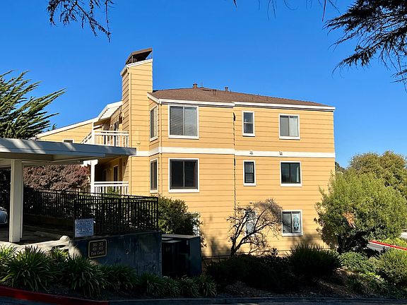 2nd image of 303 Oak Ct