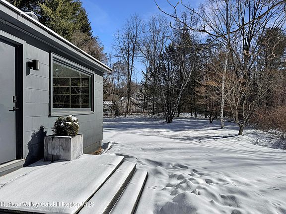 3rd image of 22 Riseley Road