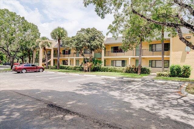 1st image of 1104 Meadows Circle