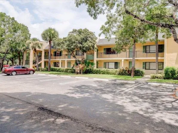 1104 Meadows Circle, Boynton Beach, FL 33436