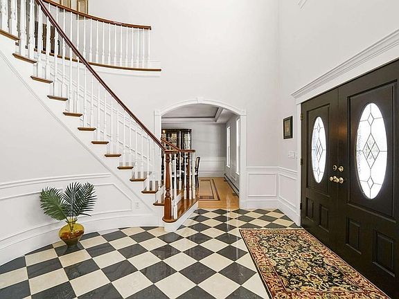 4th image of 56 Choate St