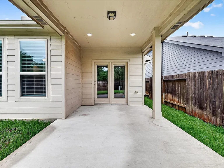2511 Sandbar Shark Ct — Photo 35