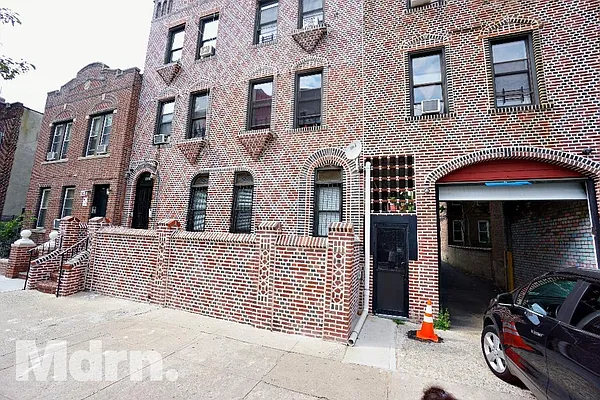 Rented by Mdrn Residential | media 8