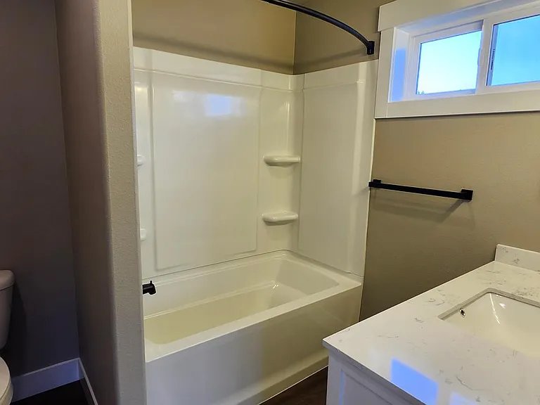 4425 NW Dahlia Dr — Photo 11