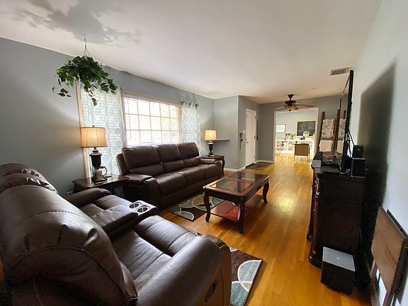 3rd image of 2204 Brighton Pl
