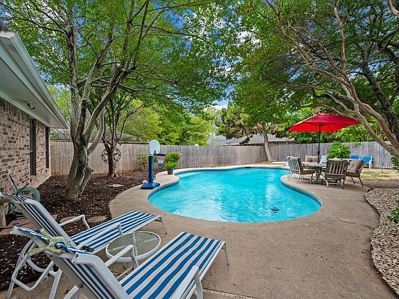 5th image of 4604 Clay Court Ln