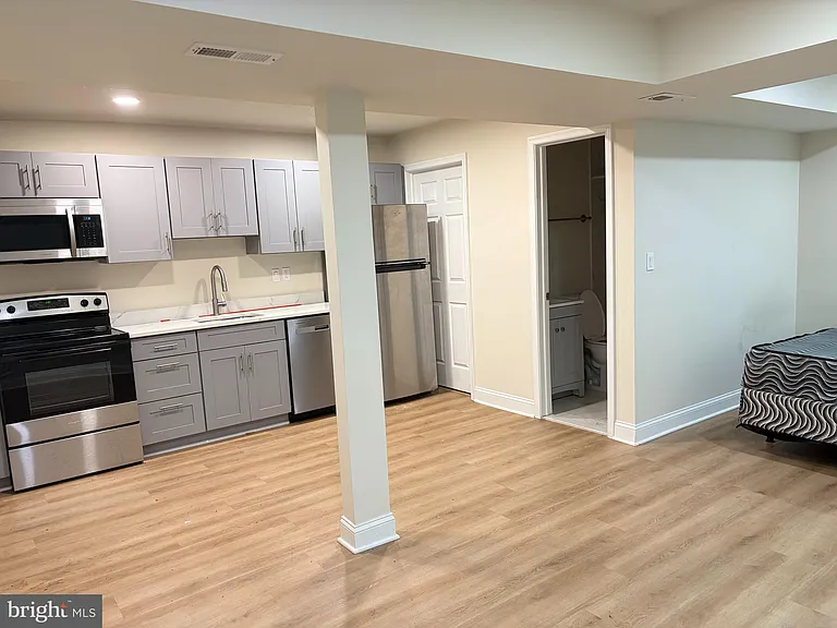143 Bannister Ave — Photo 11