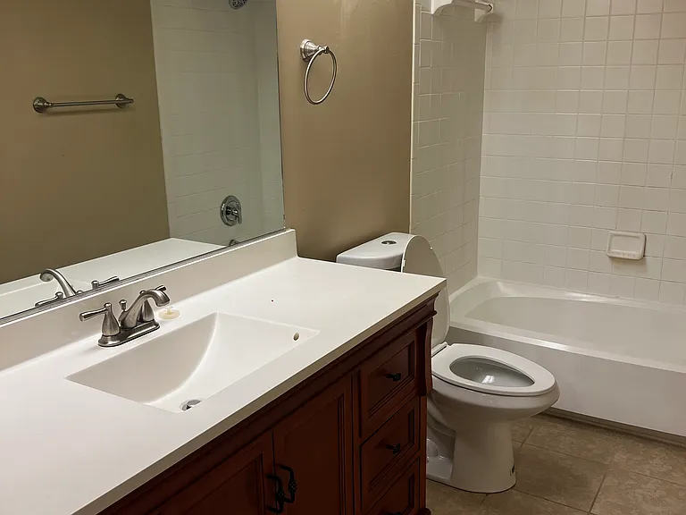 405 Camberley Way #D — Photo 8