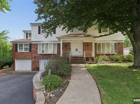 585 Churchill Rd, Teaneck, NJ 07666