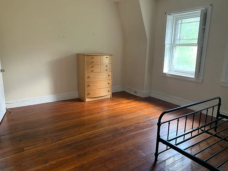 320 S 42nd St — Photo 5