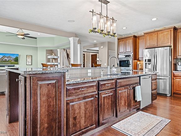 5th image of 4269 Fox Glen Dr