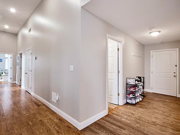 5th image of 841 Parker St APT 306