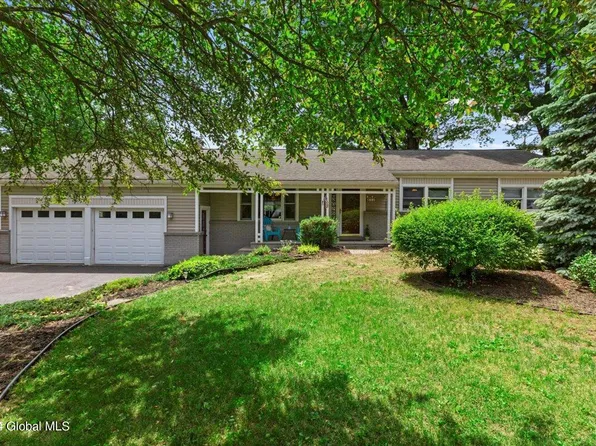 16 Thunderbird Drive, Ballston Lake, NY 12019