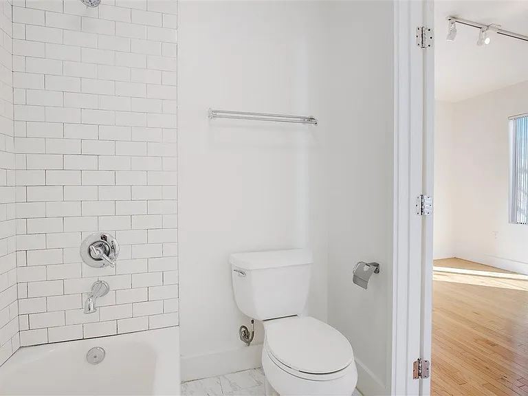421 N Vendome St #1/2 — Photo 7