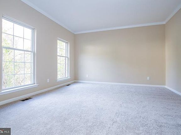 3rd image of 529 Thorndale Dr