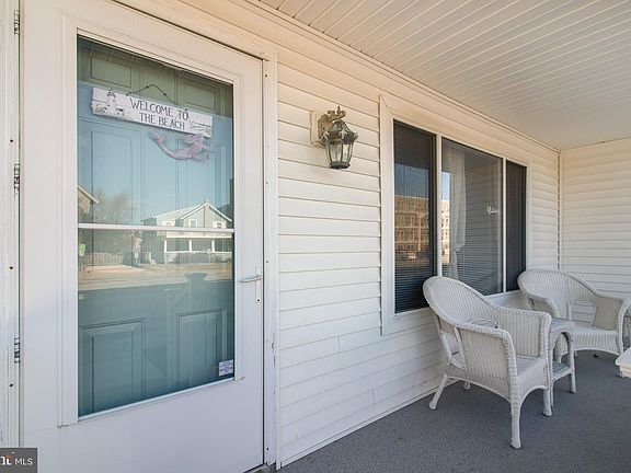 5th image of 24 Dickinson Ave #8A