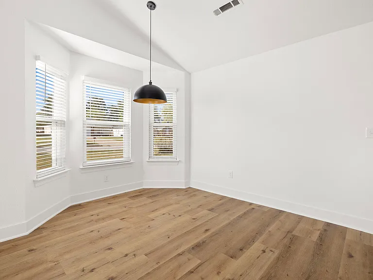 820 SW Arrowhead Dr — Photo 6
