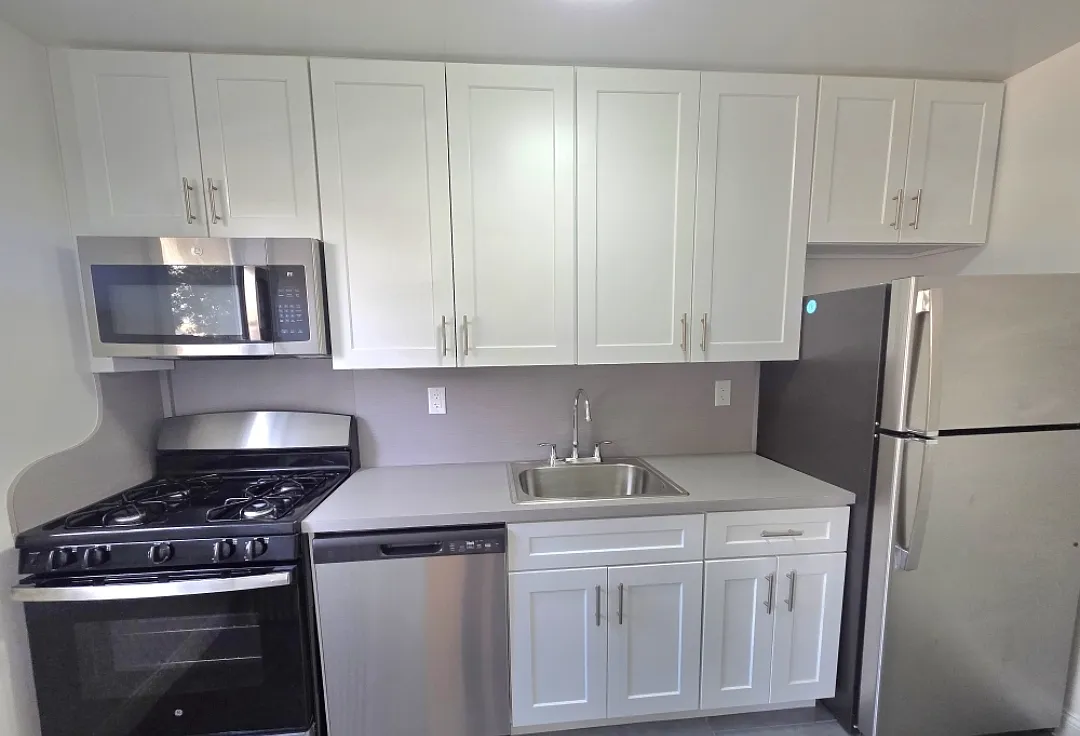 2 bed, 890 sqft, $2,650 — Photo 3