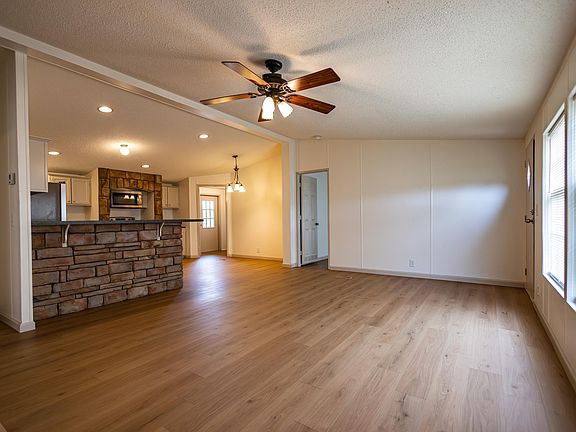 3rd image of 190 Little Bee Ln