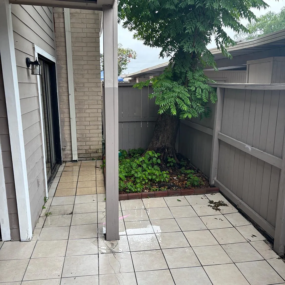 3 bed, 4.0 bath, 1402 sqft, $1,995 — Photo 2