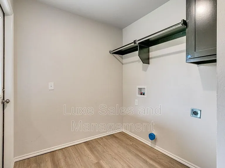 8003 NW 105th Ter — Photo 29