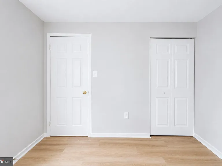 14435 Pebble Hill Ln S — Photo 38
