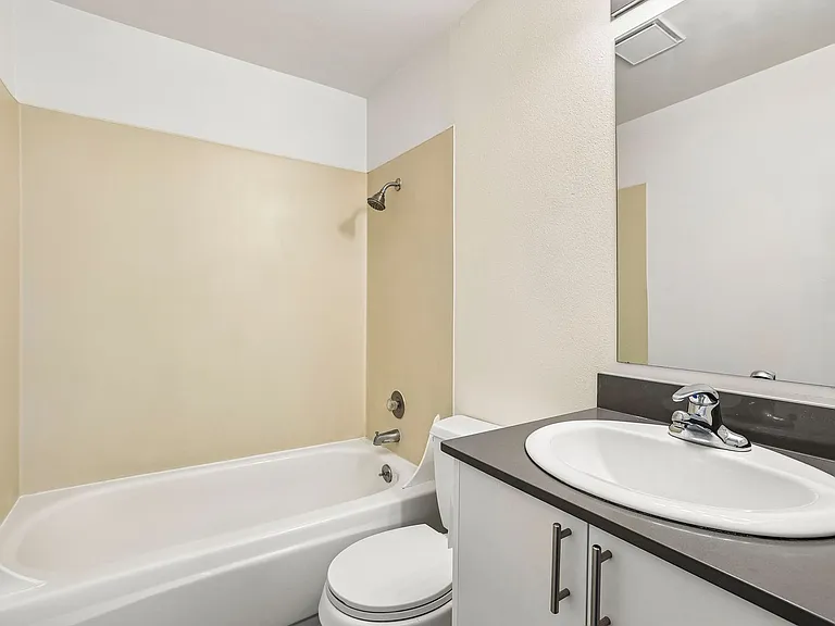2319 L St NE #B — Photo 28