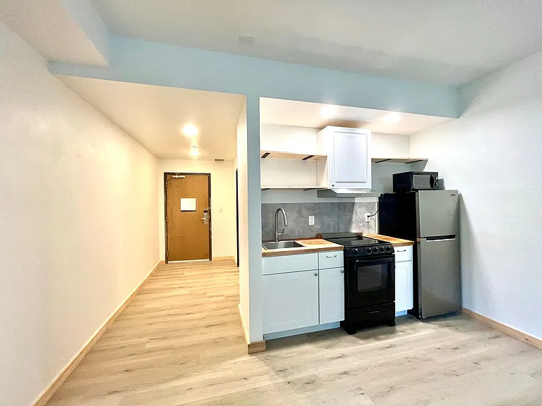 Ski Town Apartments — Photo 37