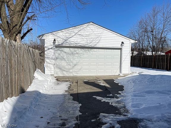 4th image of 15419 Invermere Ave