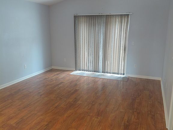 3rd image of 904 Silvercrest Dr.