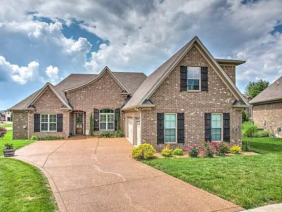 2nd image of 208 Blackthorn Ln