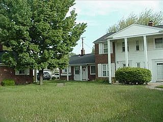 4th image of 23385 Farringdon Ave