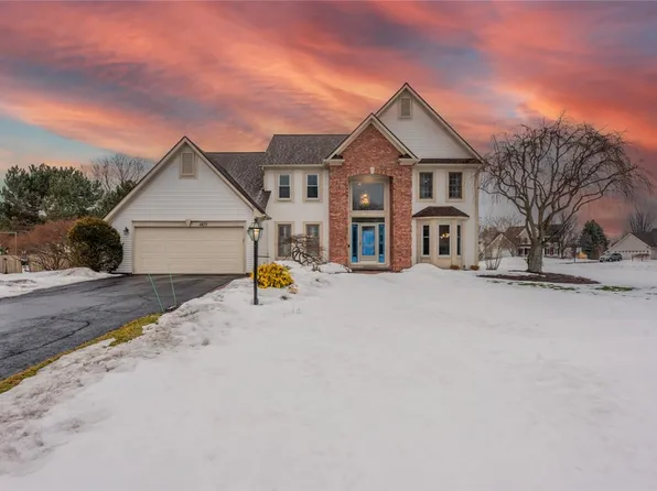 1477 Chigwell Ln N, Webster, NY 14580
