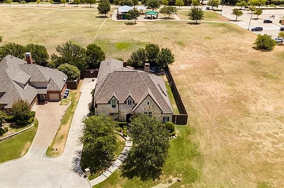 3rd image of 2129 Surrey Ln