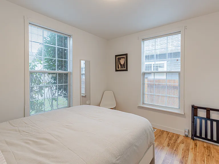 521 Williams Ave S — Photo 16