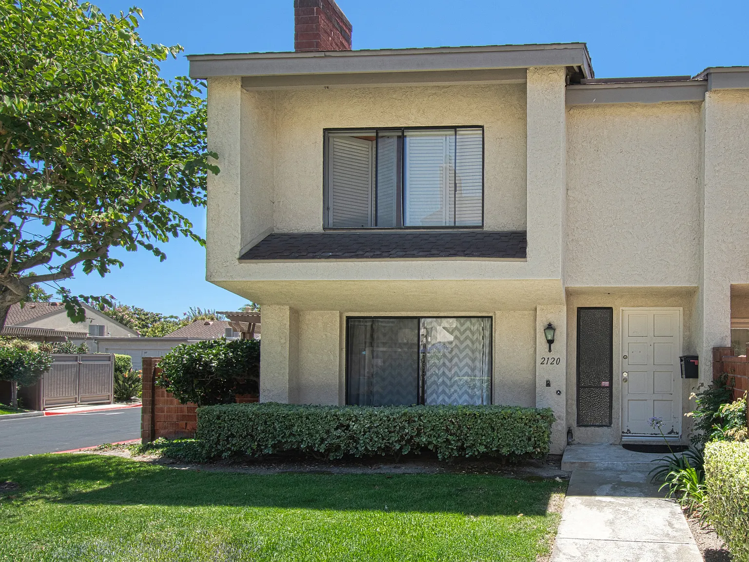 2120 S June Pl — Photo 2
