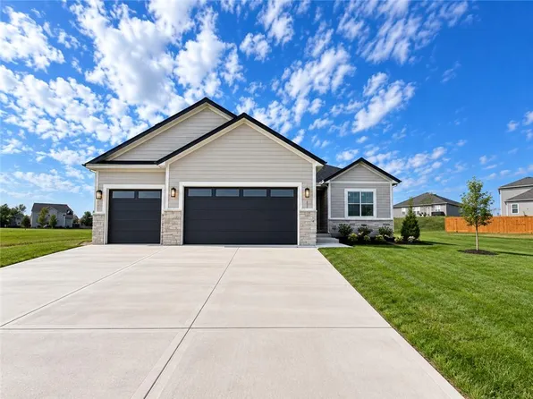 8013 Crumley Ct, Blue Springs, MO 64014