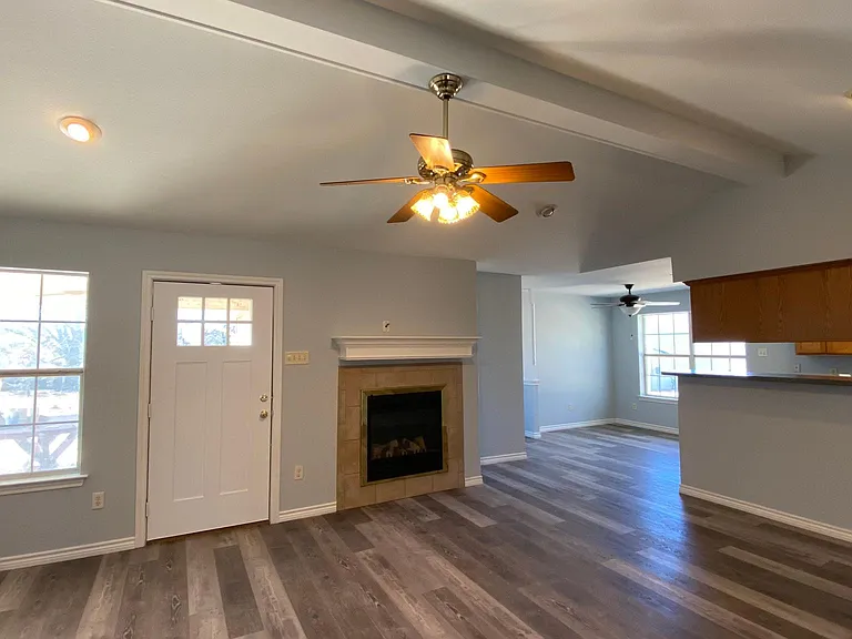 307 Coral Reef St — Photo 2