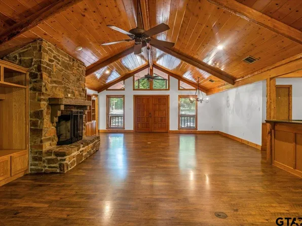 2040 Valleywood Trl, Holly Lake Ranch, TX 75765