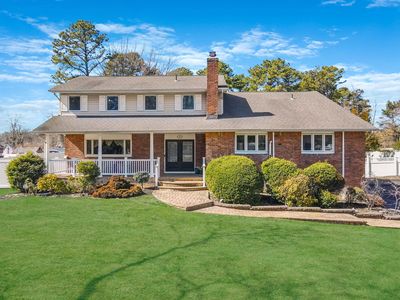 83 Old Brook Road, Dix Hills, NY, 11746