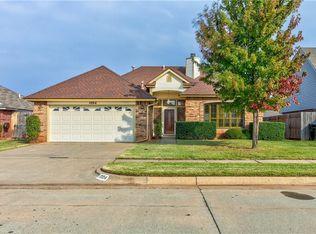 1004 N Avery Dr, Moore, OK 73160