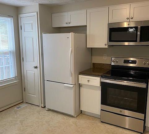 3rd image of 610 Coral Reef Dr